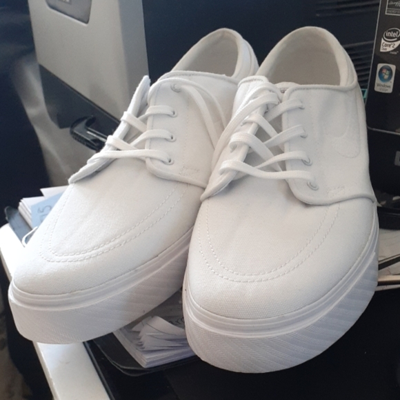 green yellow blue nike presto